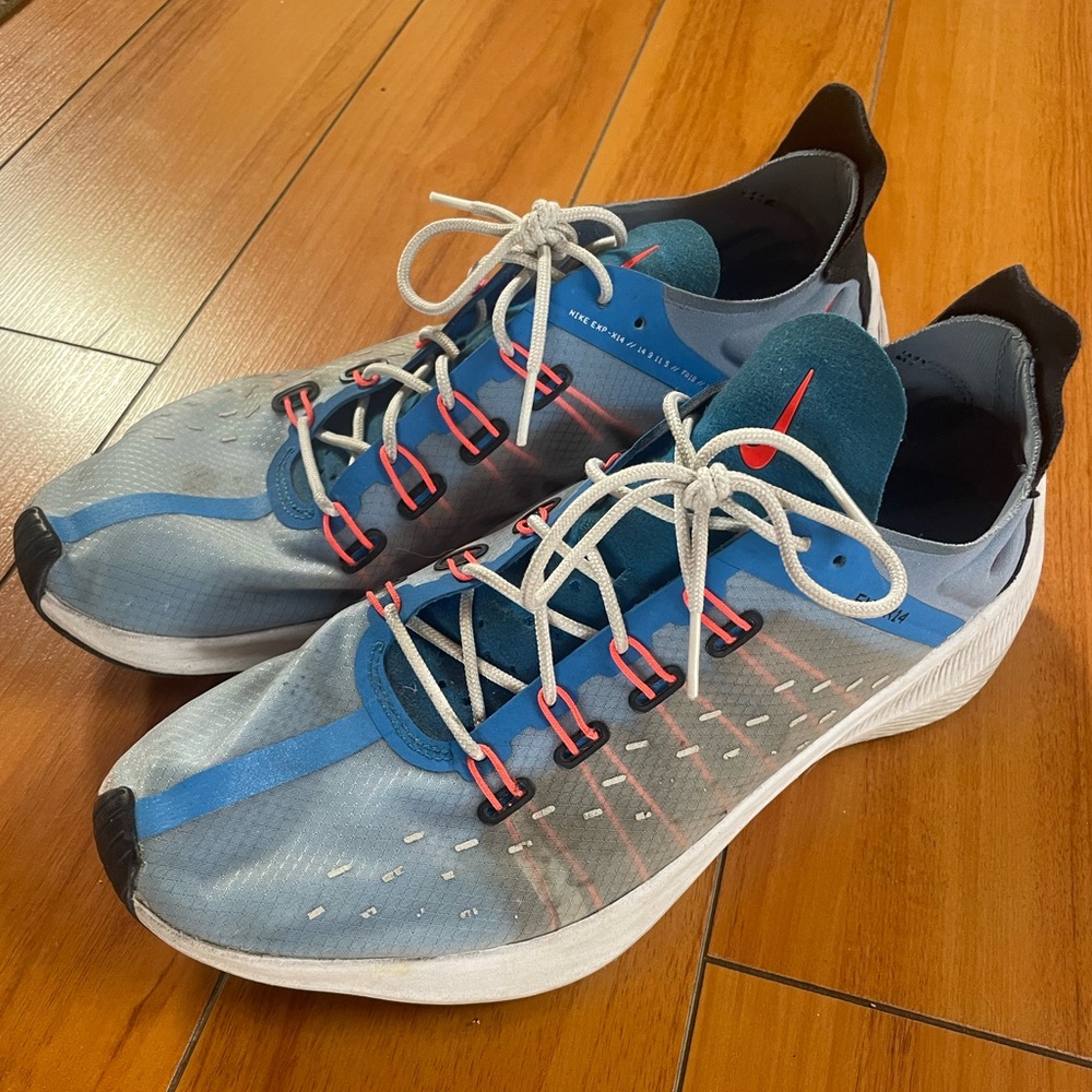 Mens Nike running shoes size 10.5. In good condition